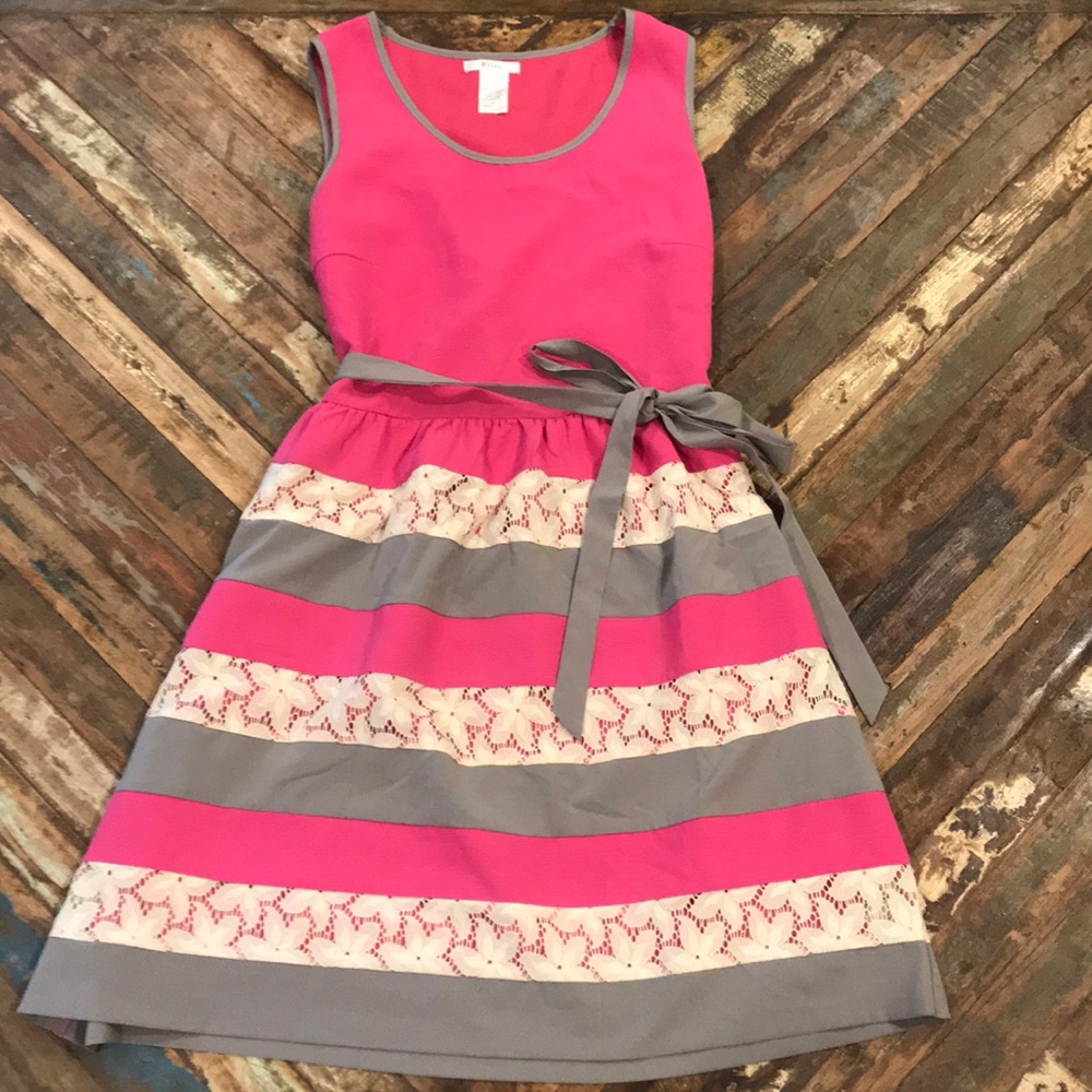 Cute dress!